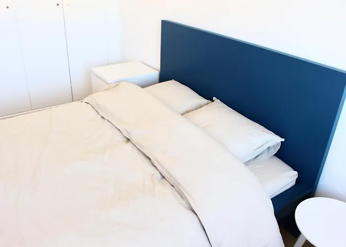 Modern Homestay With River Views, Sunrise & Friendly Cats